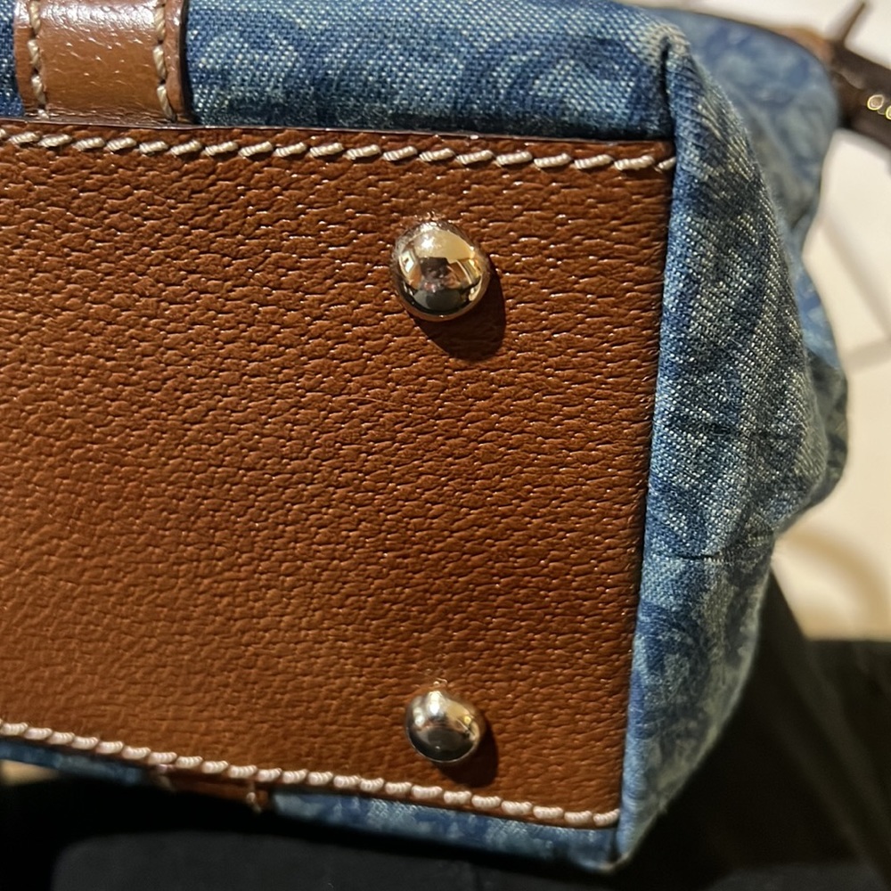Gucci logo blue canvas with leather trim. - Picture 8 of 9